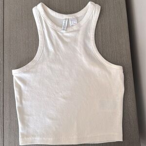 Divided sleeveless round neck crop top
